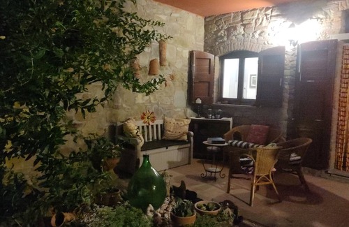 Casalini Apartment | Accogliente Appartamento in Antico Casolare con Piscina Condivisa