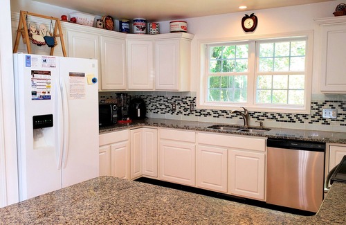 Chincoteague House | Accomac Apple - Spacious , close to town LINENS AND TOWELS PROVIDED , Patio