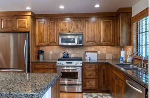 Tamarack Ski Chalet | Ace Chalet - A Charming Chalet on the Golf Course