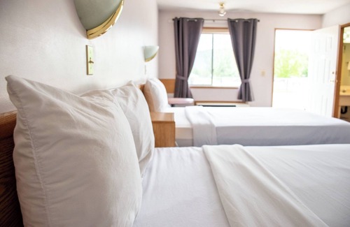 Clearwater Hotel | Ace Western Motel