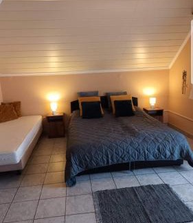 Csepel-Ofalu Villa | Achilles house