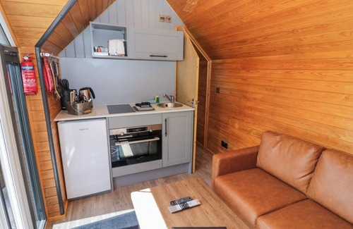Thorpe Cottage | Acorn Lodge At Bridge Lake Farm & Fishery
