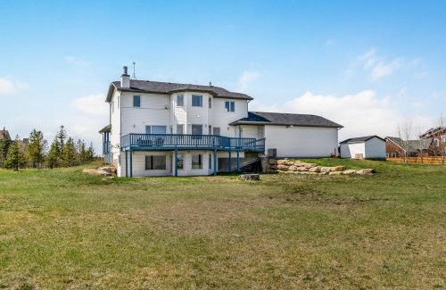 Lyalta House | Acreage, 5 bdrm, King Bed, AC, Wood Fireplace, Rural
