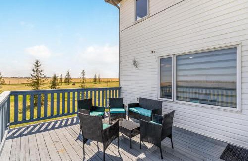 Lyalta House | Acreage, 5 bdrm, King Bed, AC, Wood Fireplace, Rural