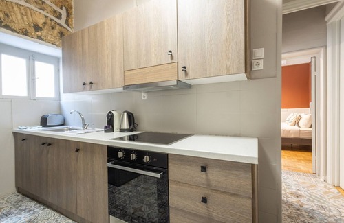 Koukaki Apartment | Acropolis Luxe Retreat 15 ppl 6 bdrm Neoclassical Home w/Jacuzzi & Rooftop