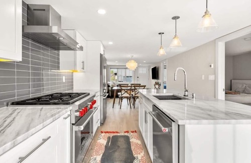 Newbury House | Across From Beach | High-End Home | "The Nest"