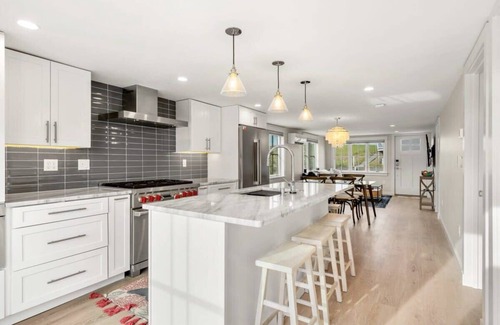 Newbury House | Across From Beach | High-End Home | "The Nest"