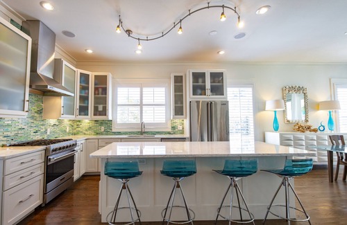 Sunnyside House | Across the Street from the Beach with Private Pool - Luxury House. 4 King suites