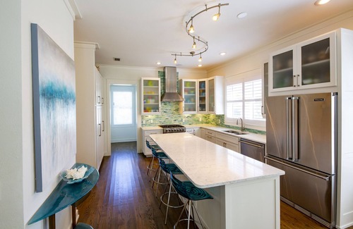Sunnyside House | Across the Street from the Beach with Private Pool - Luxury House. 4 King suites