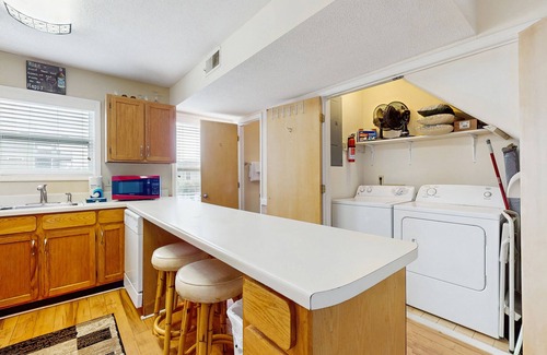 Ocean Isle Beach Condo | Across the street from beach access with pool & alfresco deck - dog-friendly