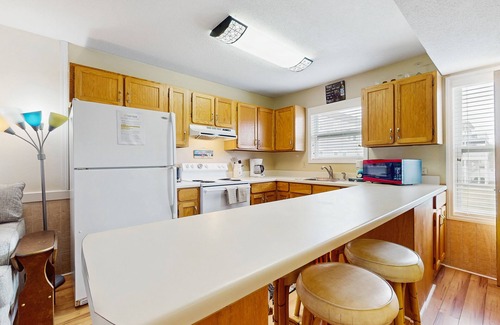 Ocean Isle Beach Condo | Across the street from beach access with pool & alfresco deck - dog-friendly