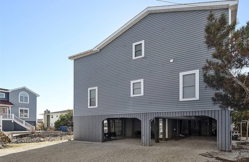 South Bethany House | Activities included up to $300 FREE PER WEEK! FREE DAILY ACTIVITIES & GREAT OCEAN VIEWS! You will enjoy the ocean views and breezes from the double decks of this lovely 6 bedroom home consisting of six bedrooms , 4 full bathrooms, open concept sty
