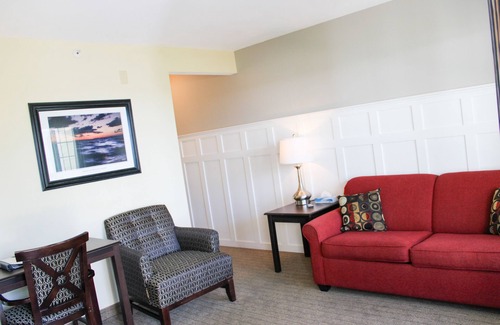 Kelleys Island Hotel | ADA Glacier Suite at Kelley's Island Venture Resort