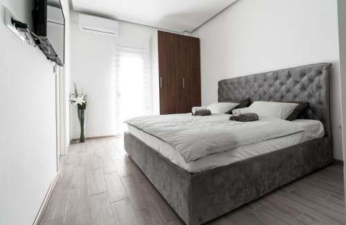 Cukarica House | ADA MOMENT Splav- kuca na reci Beograd- Floating House on SAVA RIVER ,Belgrade