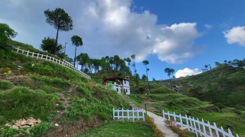 Majkhali Hotel | Adaara Retreat - Pet Friendly Cottages, Almora