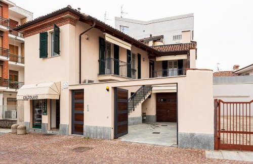 Alba House | AdaGio Holiday Home, Alba center