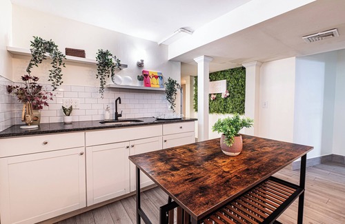 Neponset - Port Norfolk Apartment | Adams Village 6-Bed Apt: City Perks, Suburban Vibe
