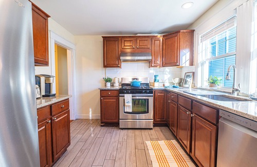 Neponset - Port Norfolk Apartment | Adams Village 6-Bed Apt: City Perks, Suburban Vibe
