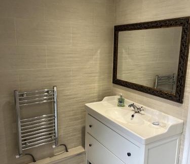 Grangetown House | Adanhouse-stockland spacious 5 bedroom house sleeps 12 private garden