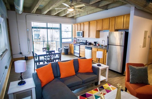 Downtown West Apartment | ADayInParis! "FREE" GatedParking&Breakfast!