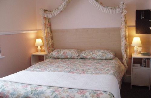Clacton-on-Sea Bed & Breakfast | Adelaide Guesthouse