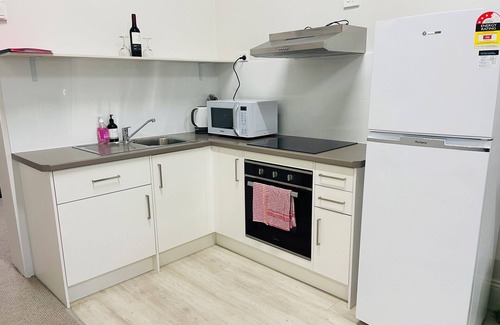 Glenelg Apartment | Adelaide's Seaside Location - Glenelg Beach: Seafield Apartment No. 2, First-floor, Beach facing
