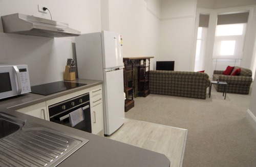Glenelg Apartment | Adelaide's Seaside Location - Glenelg Beach: Seafield Apartment No. 2, First-floor, Beach facing