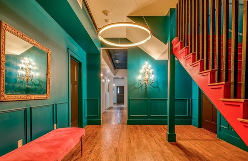West End House | Adina Red, White & Black Suite with Capitol Views & Walkable Downtown Location
