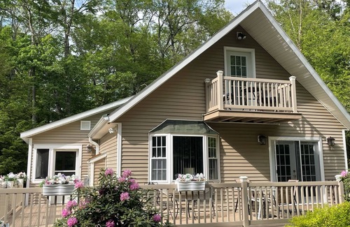 Lake George House | Adirondack Cape 3 bed 2 bath, game room winter special - ask about free night