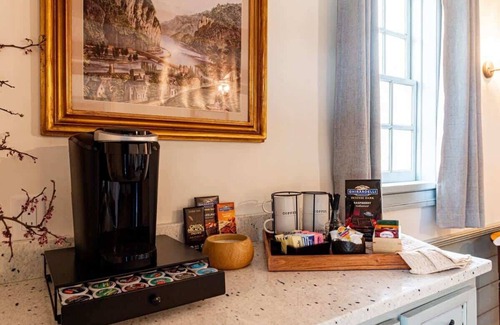 Waco House | Adirondack Suite - The Mohawk Valley House