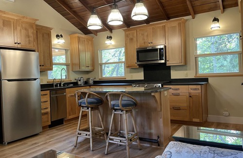 Ashland Cabin | Adjacent to downtown Ashland and Lithia Park. Lithia Park Cabin