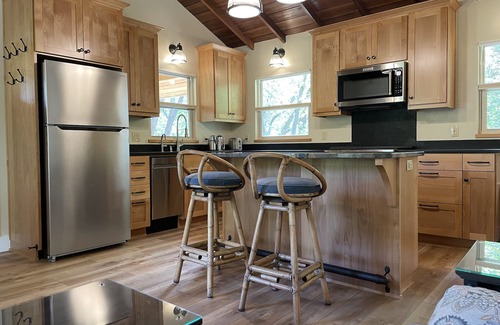 Ashland Cabin | Adjacent to downtown Ashland and Lithia Park. Lithia Park Cabin