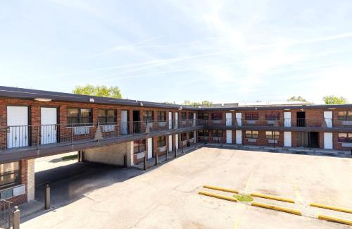 Chatham Hotel | Admiral Motel By OYO Chicago I-94