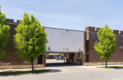 Chatham Hotel | Admiral Motel By OYO Chicago I-94