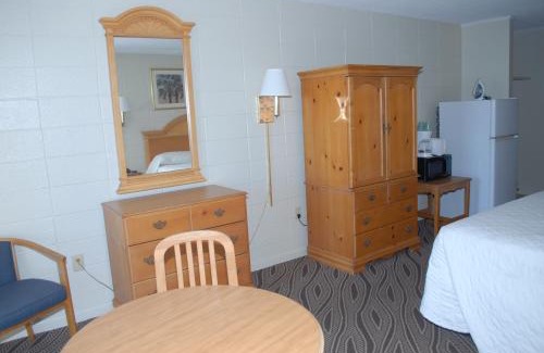 Downtown Myrtle Beach Hotel | Admiral Motor Inn