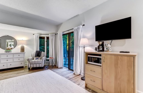 Fernandina Beach Apartment | Adorable 1 Bed/1 Bath Resort Suite - Minutes to Beach!