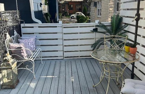 Queens Apartment | Adorable 1 bedroom cottage