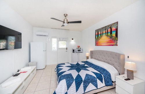 Ludlam Apartment | Adorable 1 bedroom studio with private entrance.