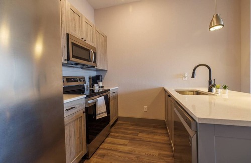 Highland Apartment | Adorable 1BR in the Highlands