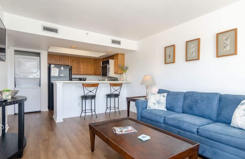 Wrightsville Beach Condo | Adorable 1BR Condo Steps to Johnnie Mercer’s!