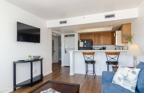 Wrightsville Beach Condo | Adorable 1BR Condo Steps to Johnnie Mercer’s!