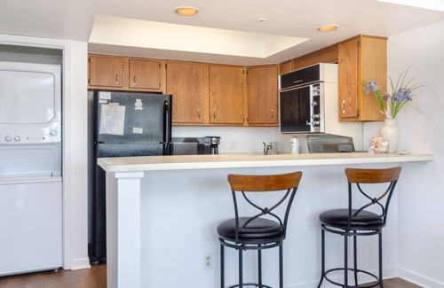 Wrightsville Beach Condo | Adorable 1BR Condo Steps to Johnnie Mercer’s!