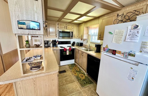 Nettles Island House | adorable 2 bedroom 1 1/2 bath beach home