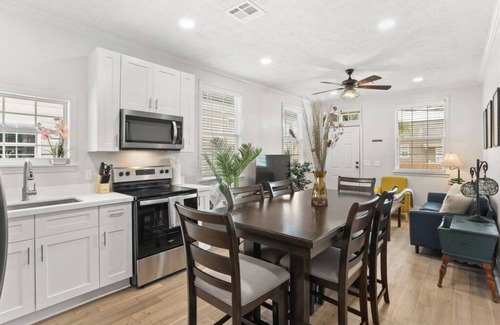 Mid-City House | Adorable 3BR, Cowboy Pool & Porch in Mid-City, Adorable & Bright 3 BR in the heart of Mid-City!