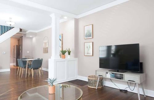 Meridian-Kessler House | Adorable Broad Ripple Duplex!