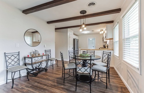 Newark House | Adorable bungalow fully furnished - month to month rental.