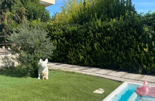 Beziers House | Adorable chambre vue sur piscine