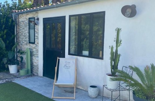 Beziers House | Adorable chambre vue sur piscine