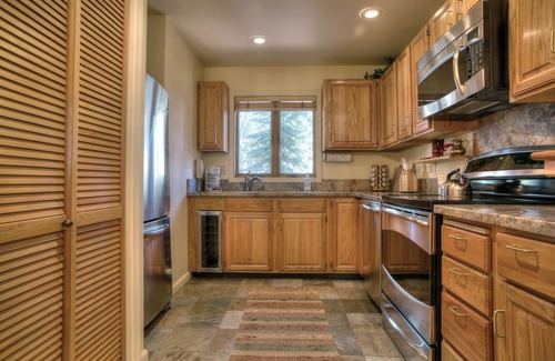Incline Village Apartment | Adorable Condo close to Hyatt/Casino (MC232)