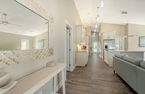 Bradenton Beach House | Adorable Cottage Close to Beach w/Heated Pool & Hot Tub, FREE WiFi & Trolley.